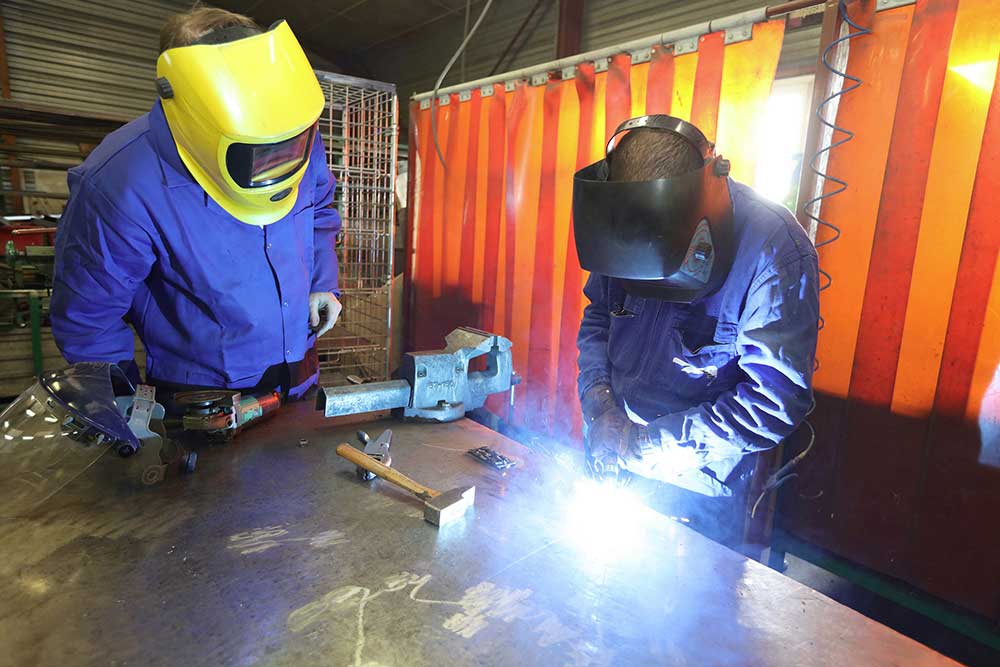 Travaux de l’atelier métallerie de l’ESAT de Vitré